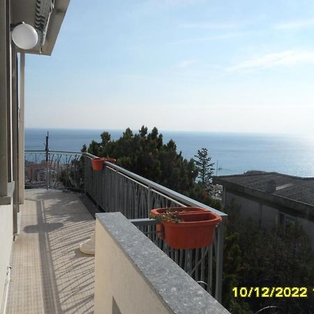 Bressa De Ma Affittacamere, Room & Breakfast Pietra Ligure Bagian luar foto