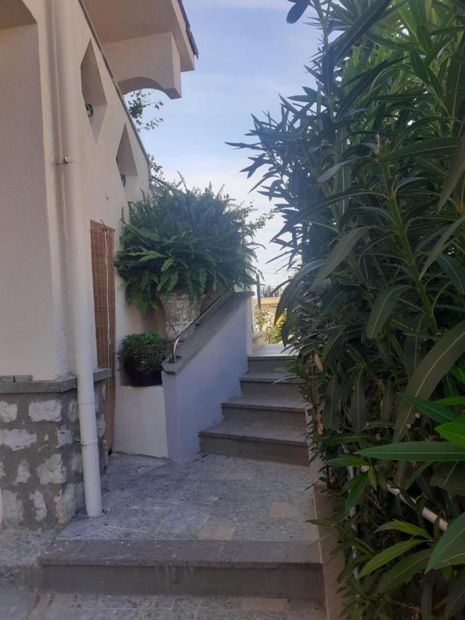 Bressa De Ma Affittacamere, Room & Breakfast Pietra Ligure Bagian luar foto