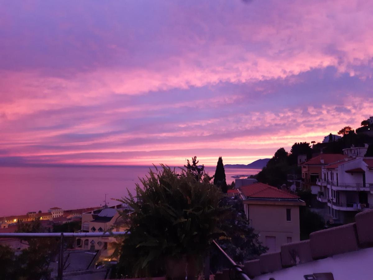 Bressa De Ma Affittacamere, Room & Breakfast Pietra Ligure Bagian luar foto