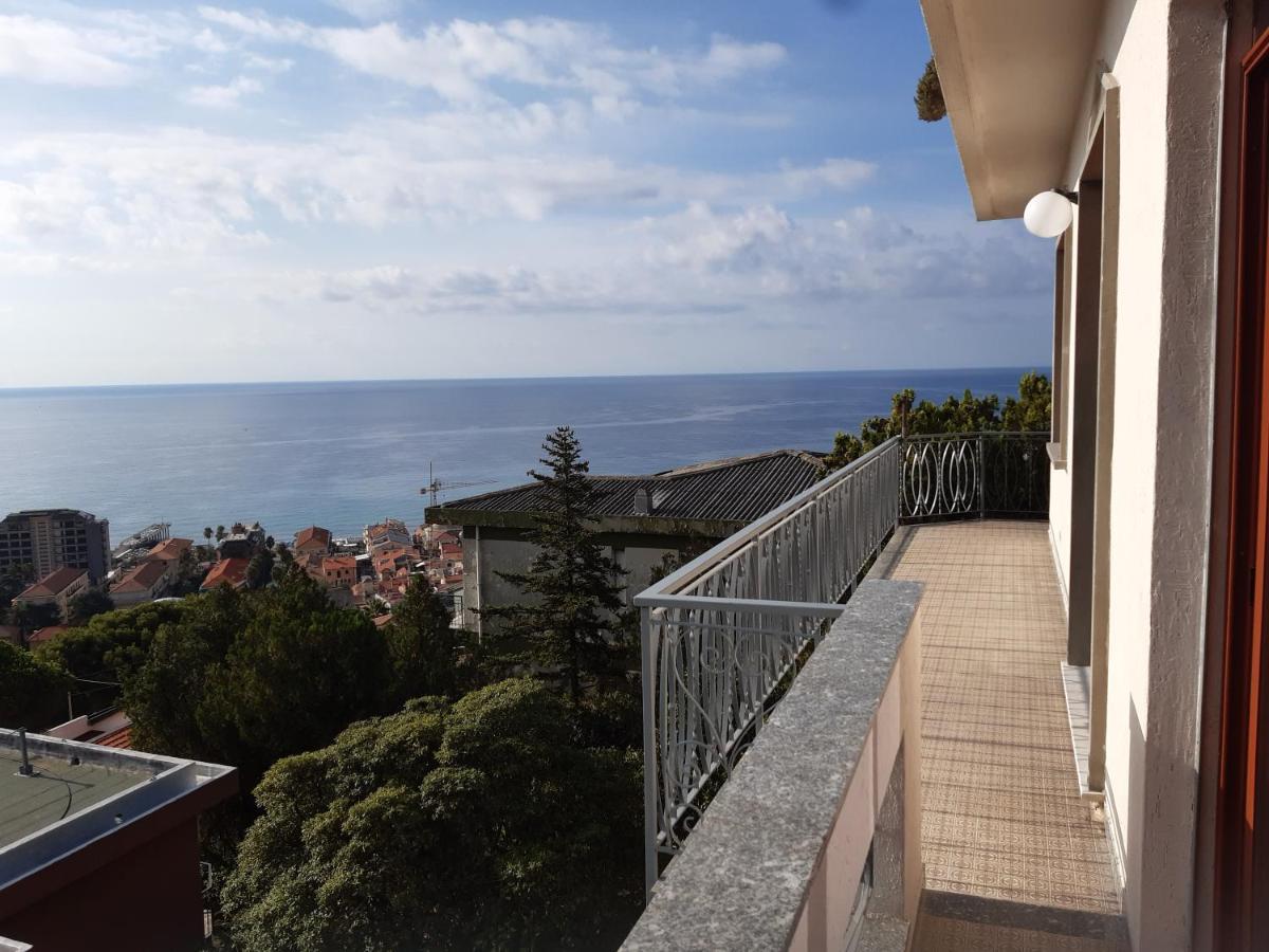 Bressa De Ma Affittacamere, Room & Breakfast Pietra Ligure Bagian luar foto