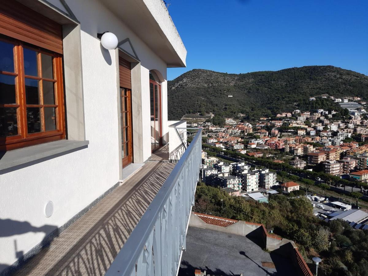 Bressa De Ma Affittacamere, Room & Breakfast Pietra Ligure Bagian luar foto
