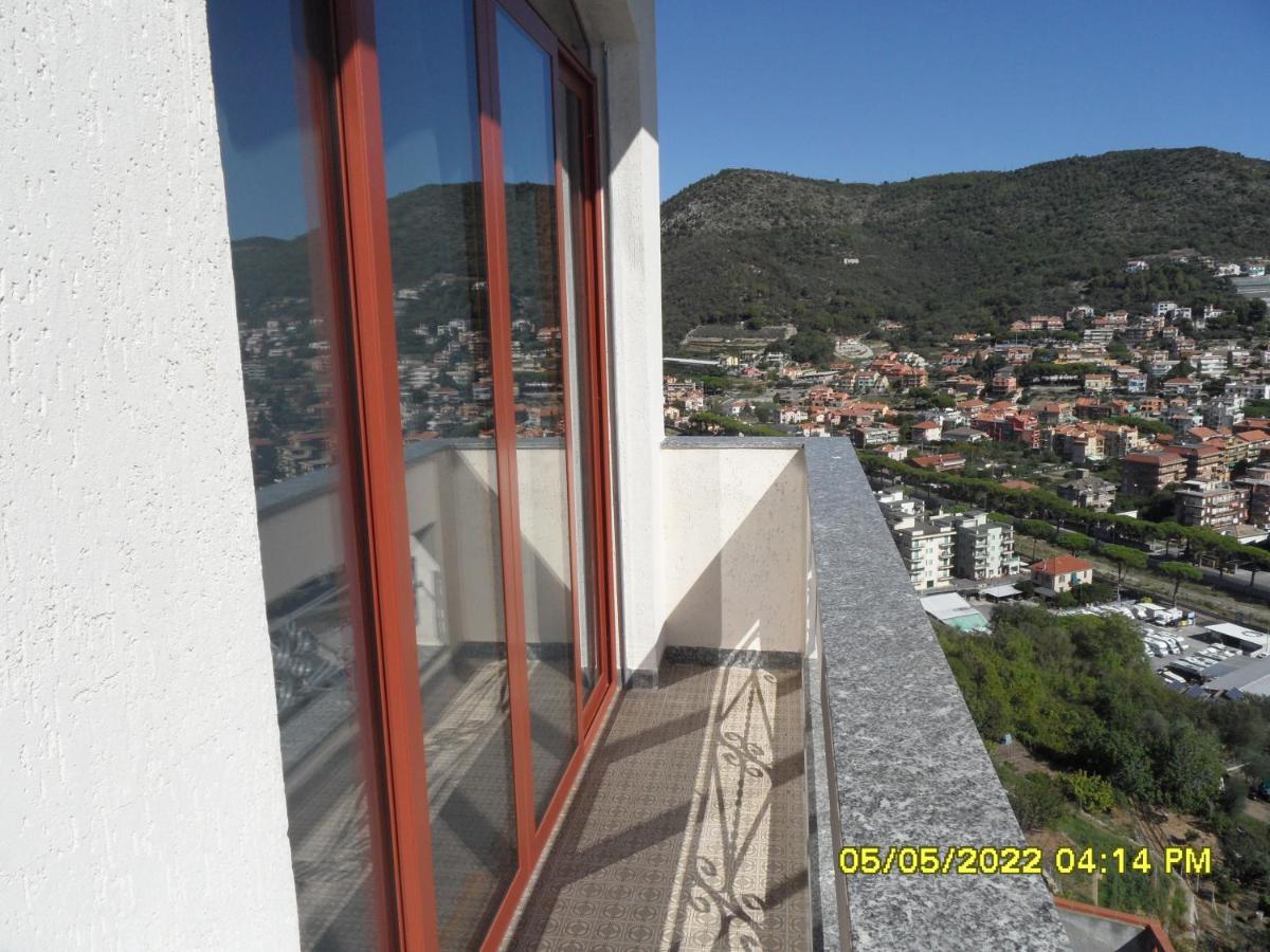 Bressa De Ma Affittacamere, Room & Breakfast Pietra Ligure Bagian luar foto