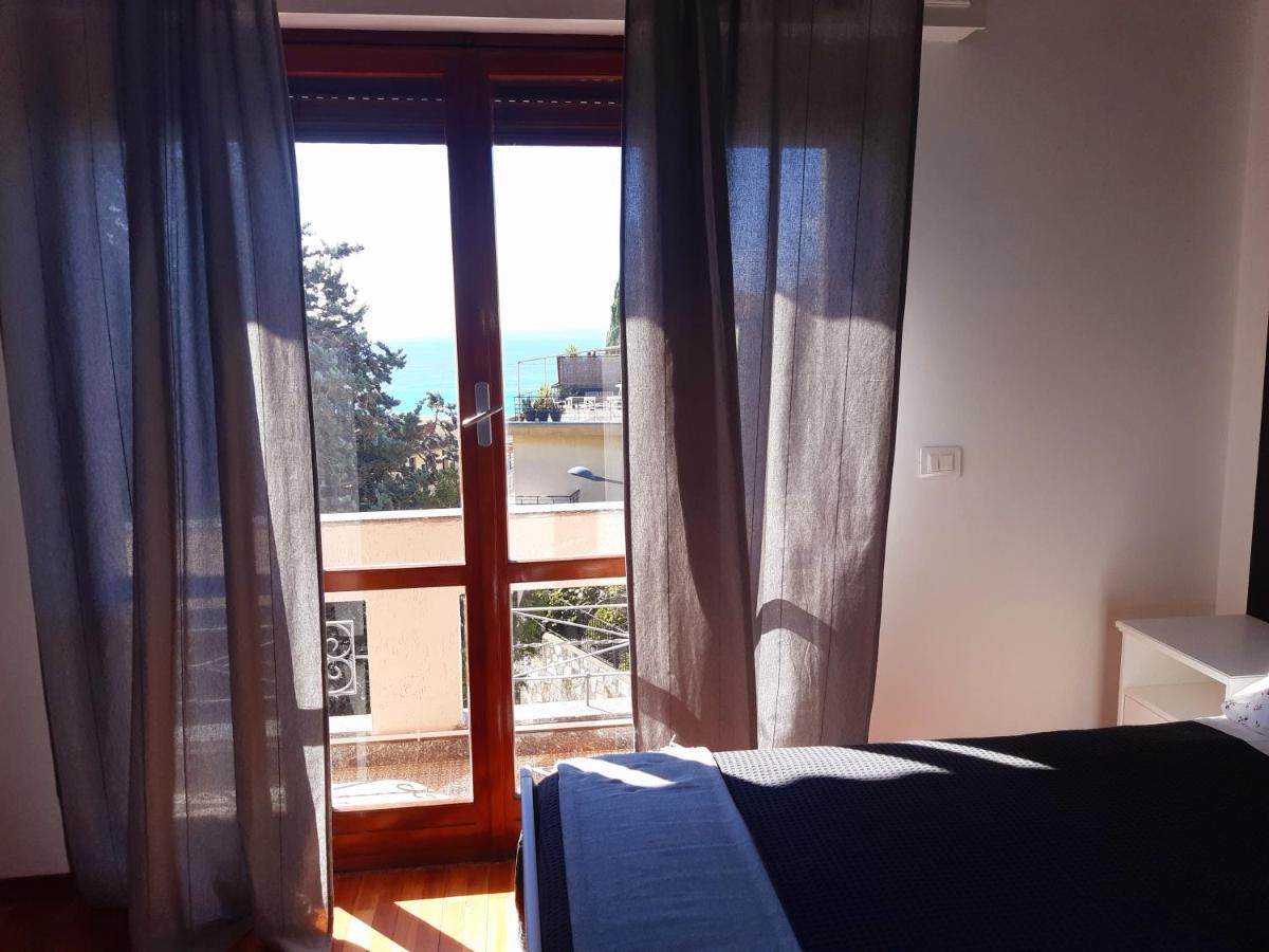Bressa De Ma Affittacamere, Room & Breakfast Pietra Ligure Bagian luar foto