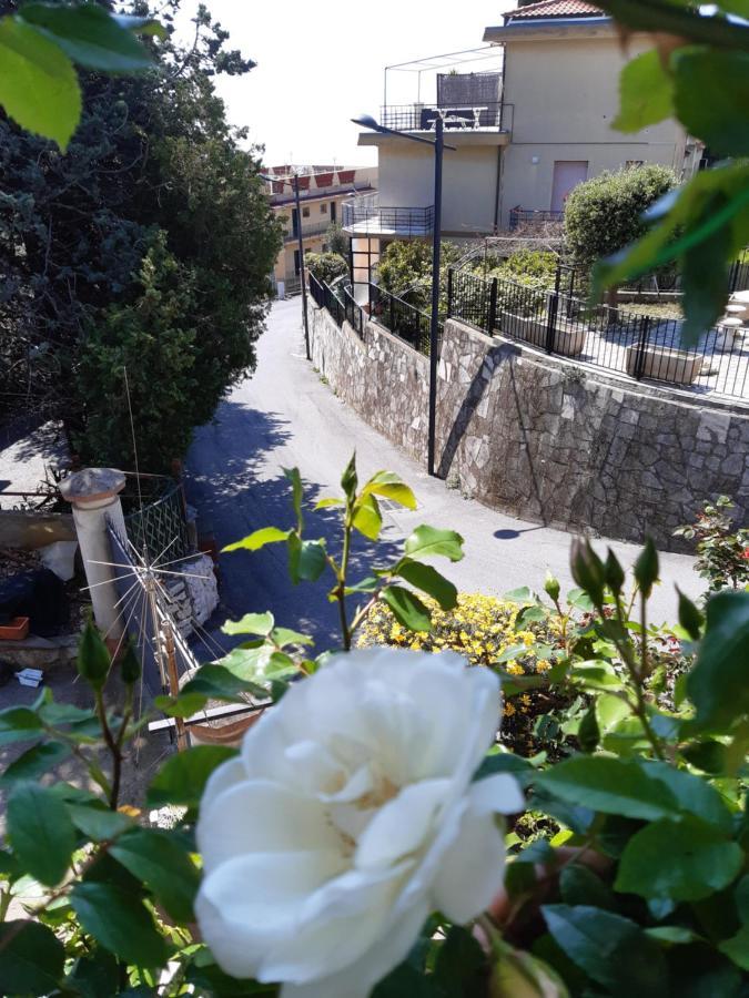 Bressa De Ma Affittacamere, Room & Breakfast Pietra Ligure Bagian luar foto