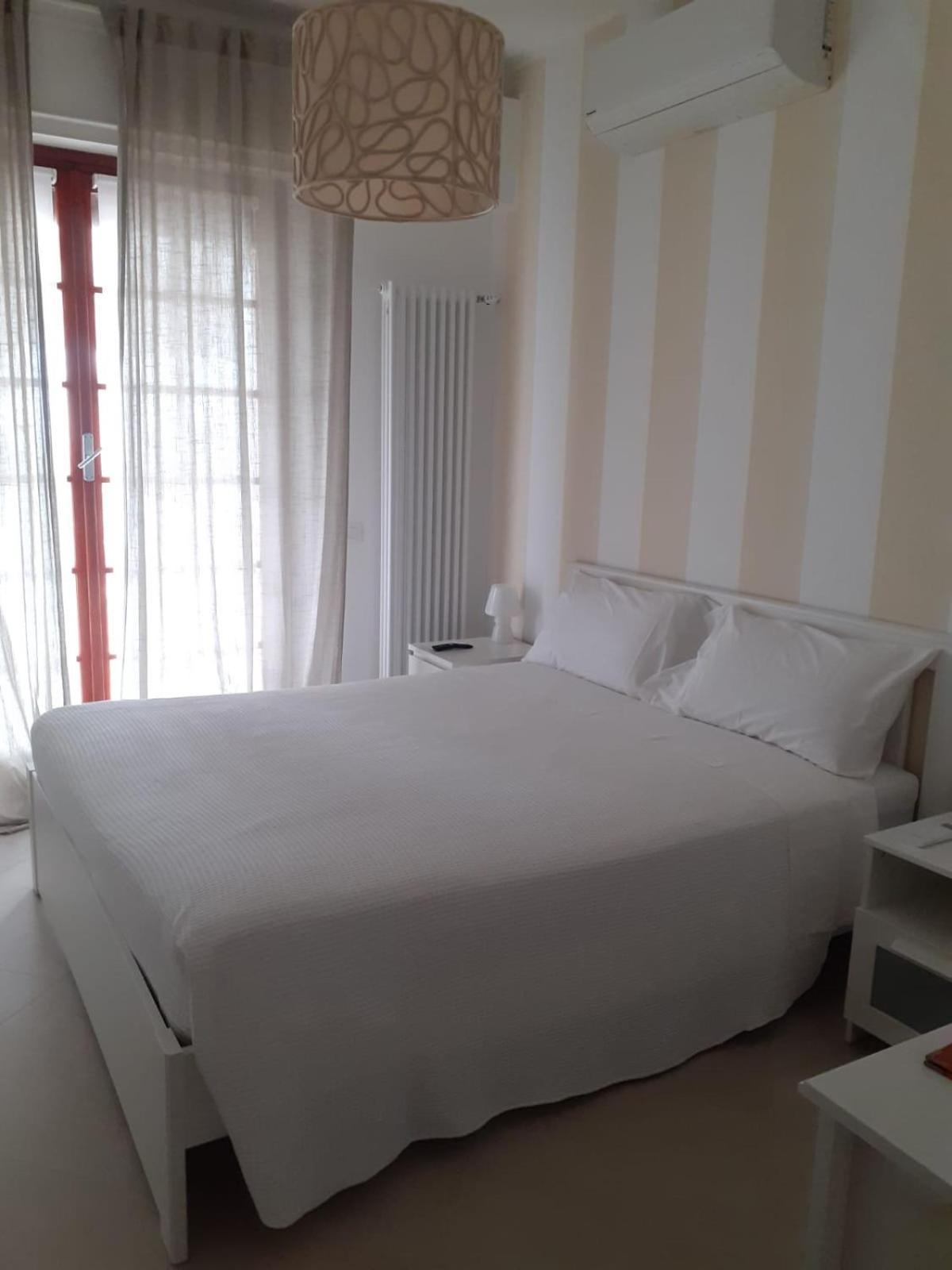 Bressa De Ma Affittacamere, Room & Breakfast Pietra Ligure Ruang foto